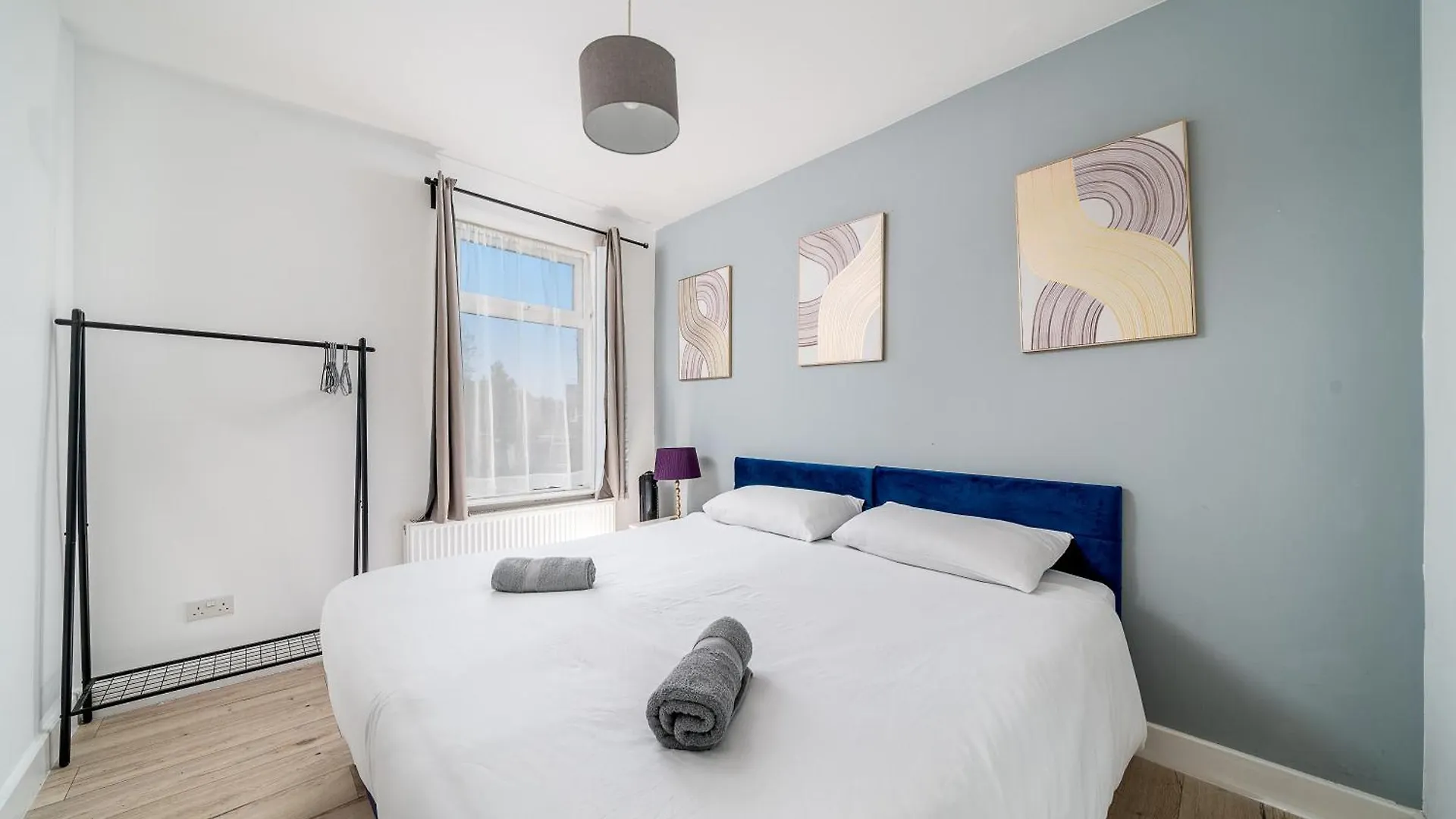 Modern 2 Bed East London Home By Rebby Properties Sleeps 5 Near Canning Town Station