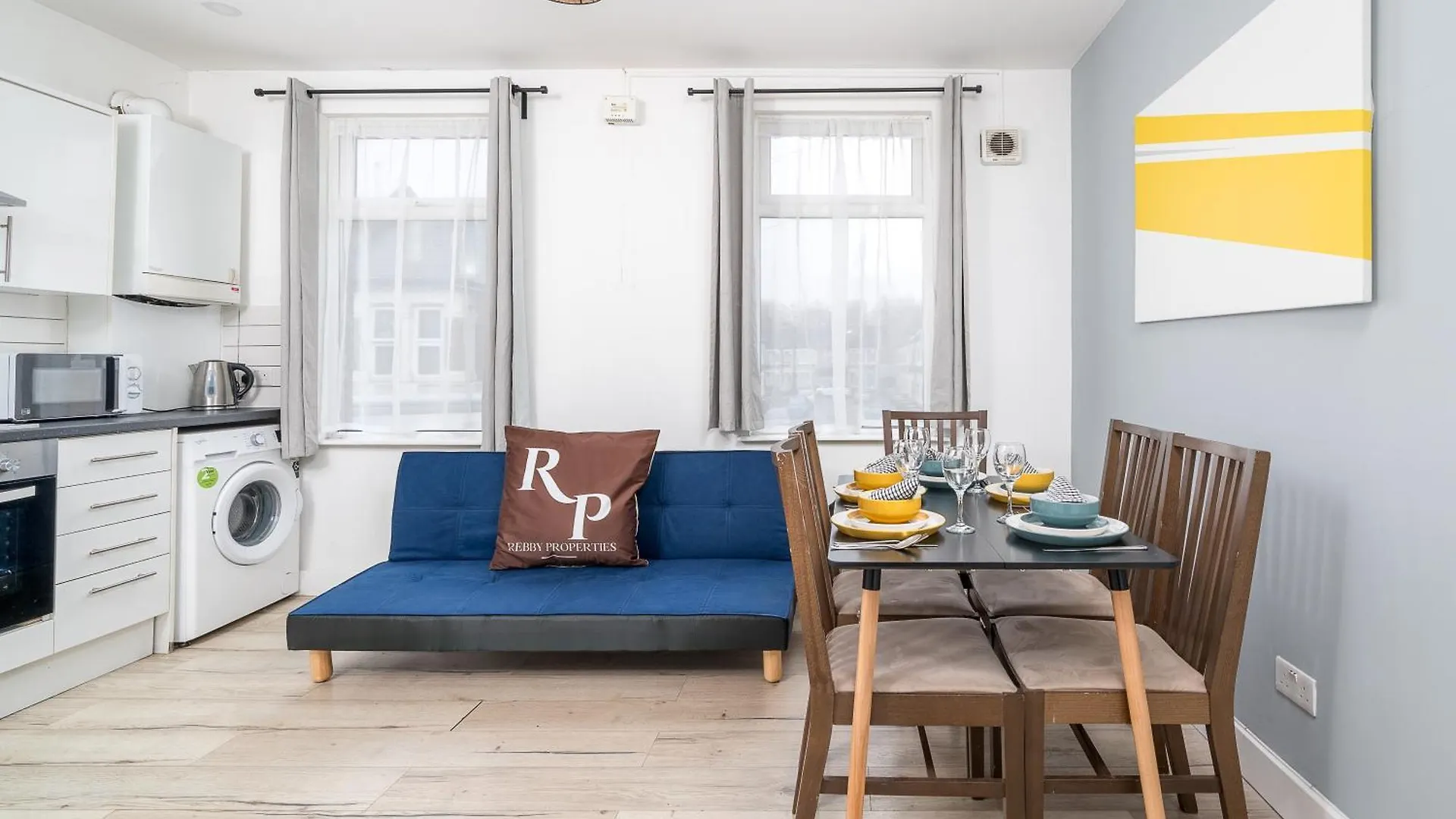 Modern 2 Bed East London Home By Rebby Properties Sleeps 5 Near Canning Town Station Apartment