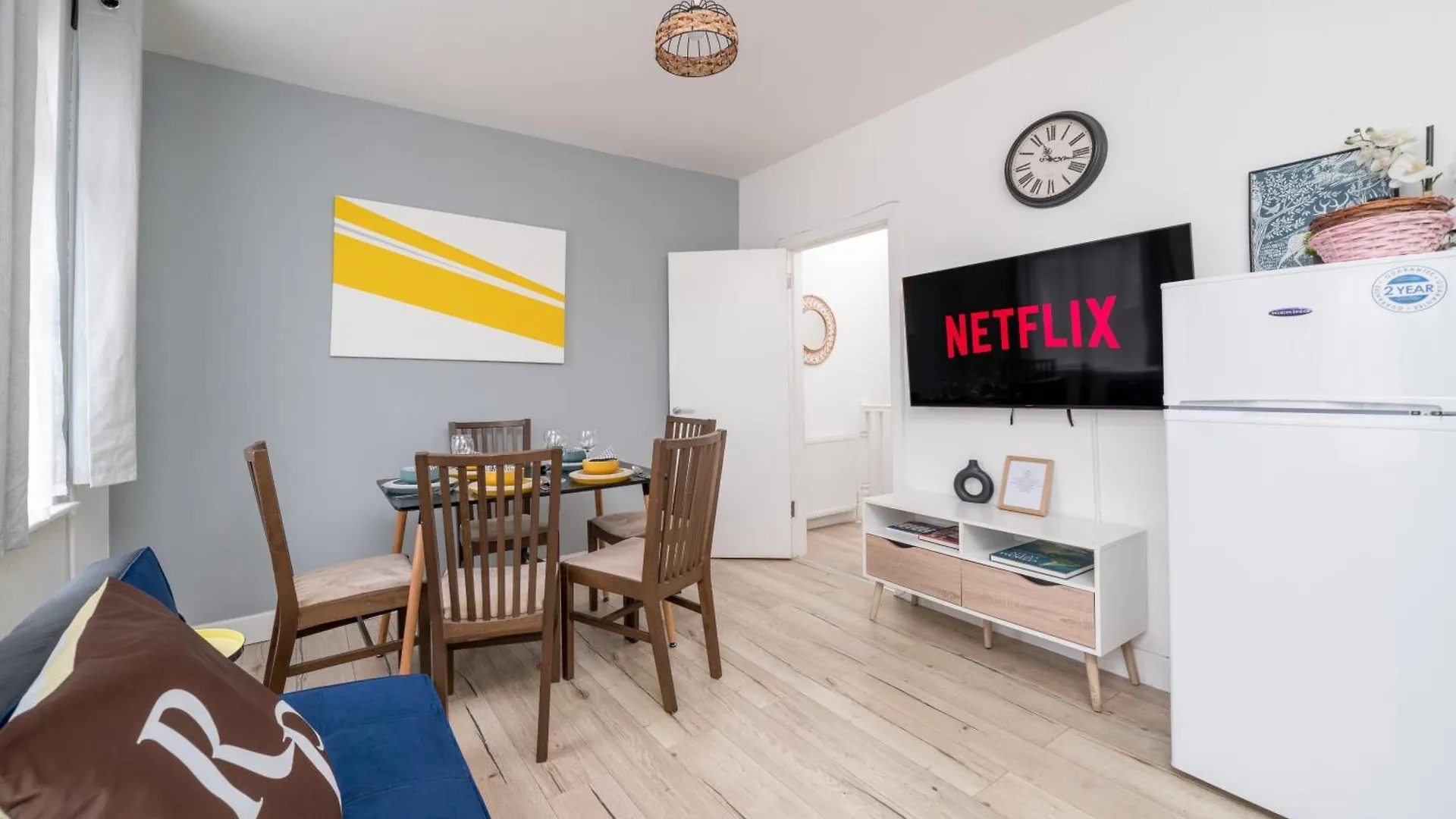 Modern 2 Bed East London Home By Rebby Properties Sleeps 5 Near Canning Town Station